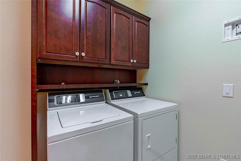 Contractor-built home with attention to detail in The Estates - photo 28