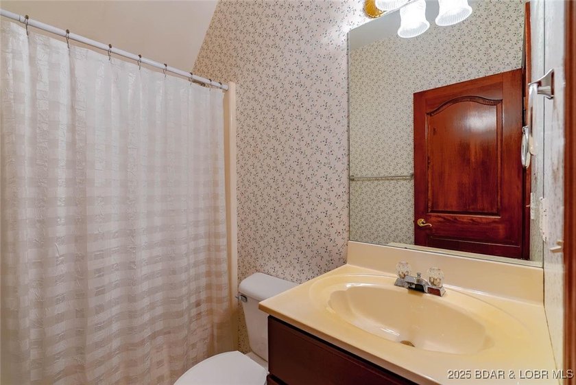 Contractor-built home with attention to detail in The Estates - photo 33