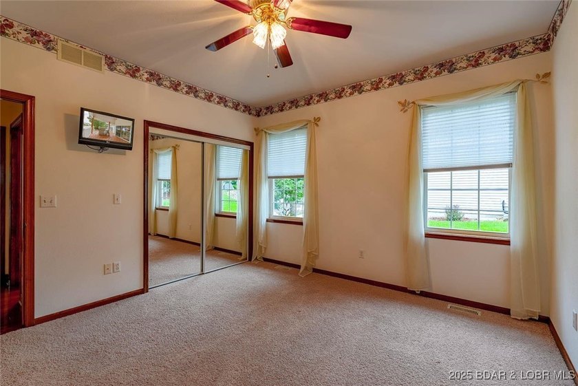 Contractor-built home with attention to detail in The Estates - photo 37