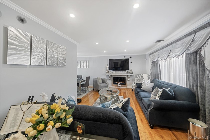Welcome to 13 Noon Place - a beautifully maintained split-level - photo 4