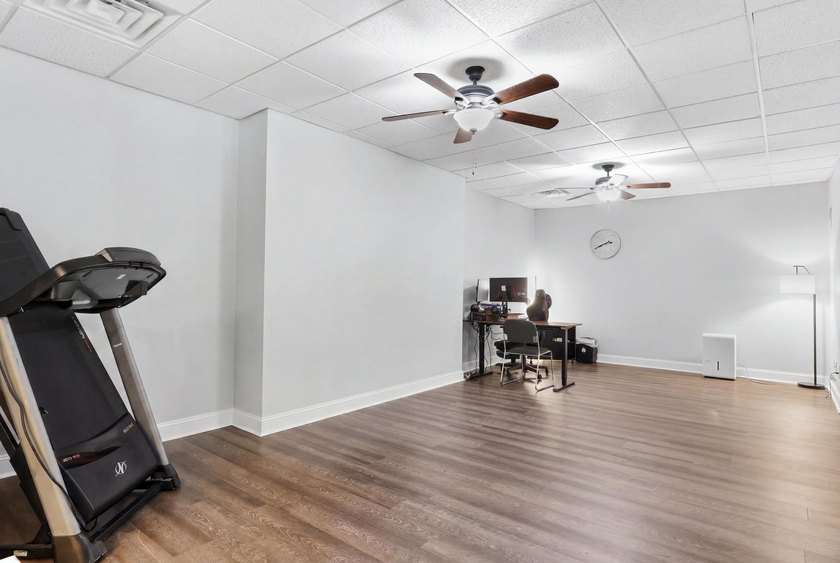 Custom-built 6BR/5BA home near the water with an easy commute to - photo 31