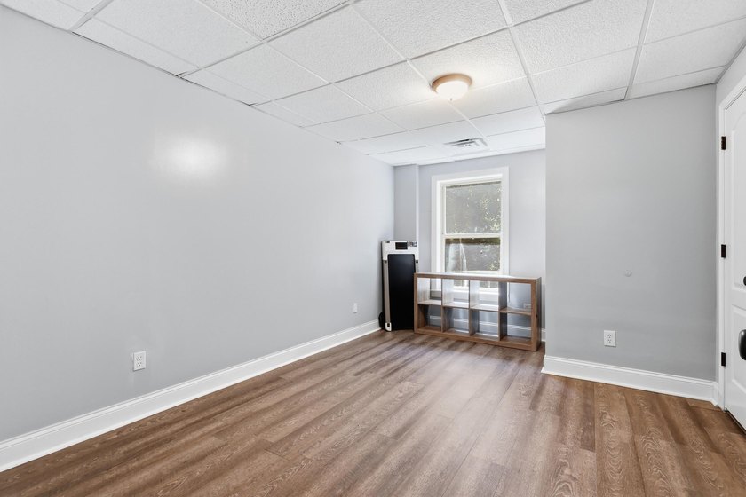 Custom-built 6BR/5BA home near the water with an easy commute to - photo 35