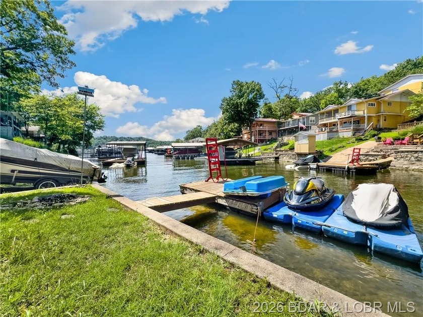 This lake home has it all for 1 price - Boat, 2 PWC's, Paddle - photo 4