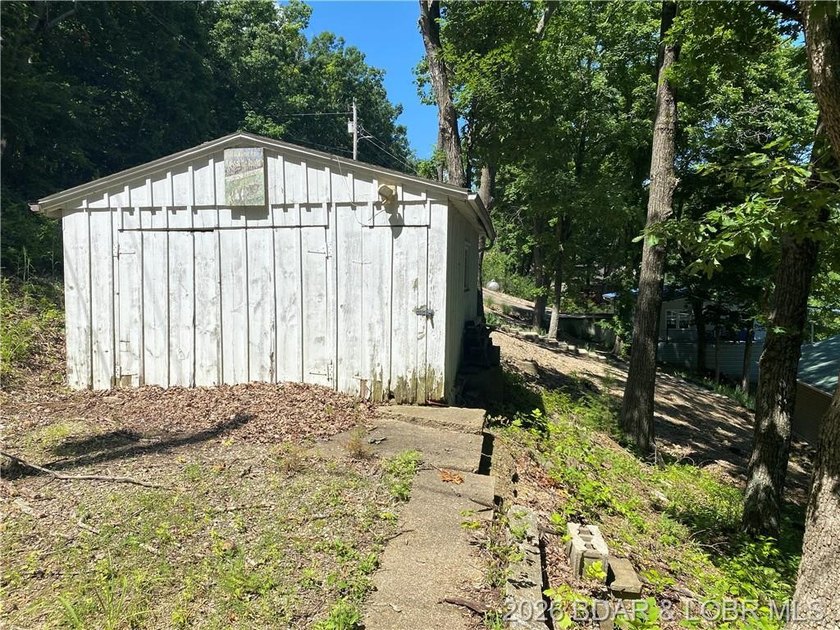 This lake home has it all for 1 price - Boat, 2 PWC's, Paddle - photo 6