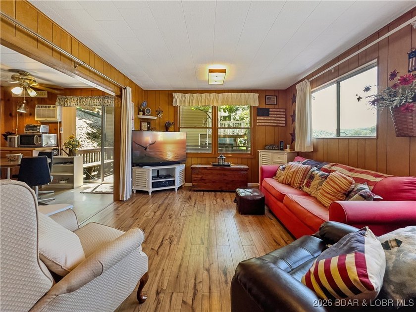 This lake home has it all for 1 price - Boat, 2 PWC's, Paddle - photo 8