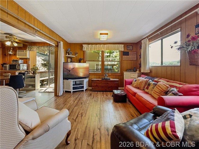 This lake home has it all for 1 price - Boat, 2 PWC's, Paddle - photo 8