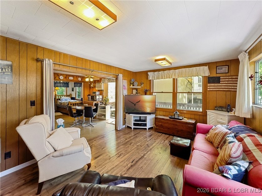 This lake home has it all for 1 price - Boat, 2 PWC's, Paddle - photo 9