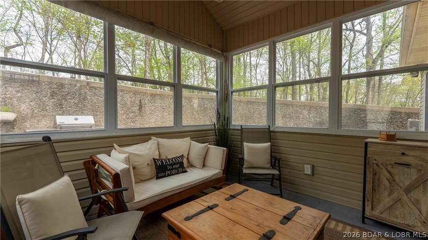 Upon entering this 4 bed nearly 2700sqft one level home, you'll - photo 31