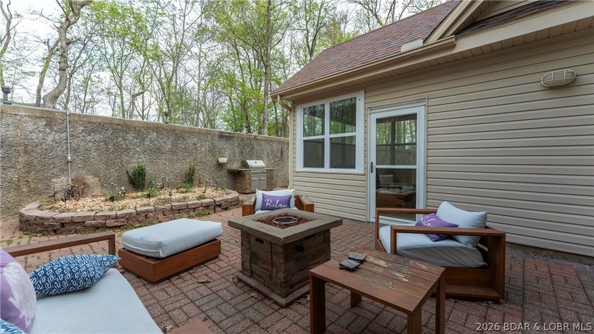Upon entering this 4 bed nearly 2700sqft one level home, you'll - photo 33