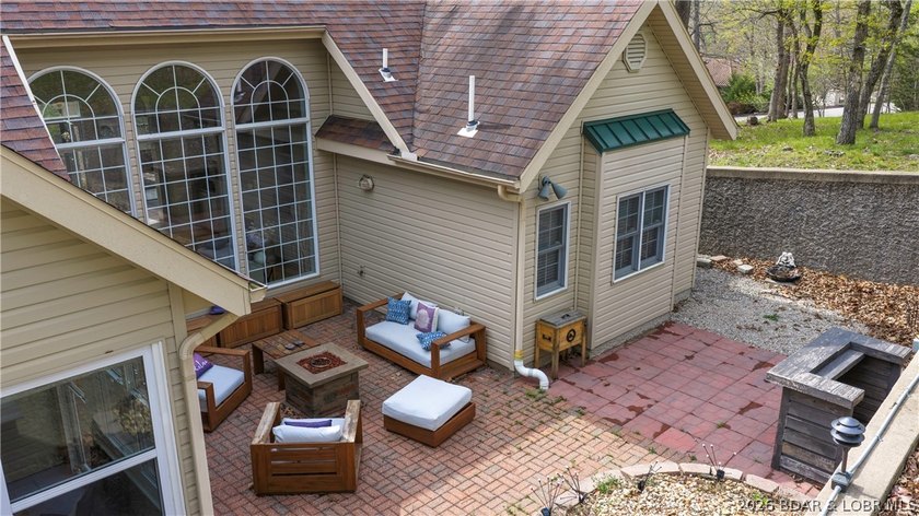 Upon entering this 4 bed nearly 2700sqft one level home, you'll - photo 36