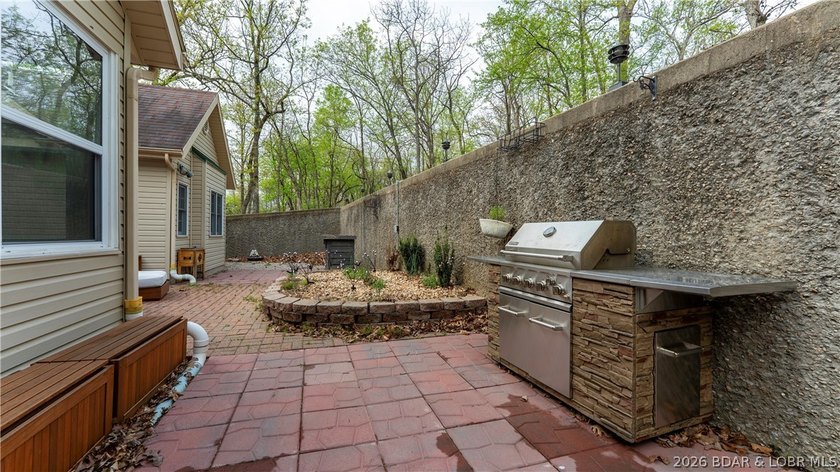 Upon entering this 4 bed nearly 2700sqft one level home, you'll - photo 38