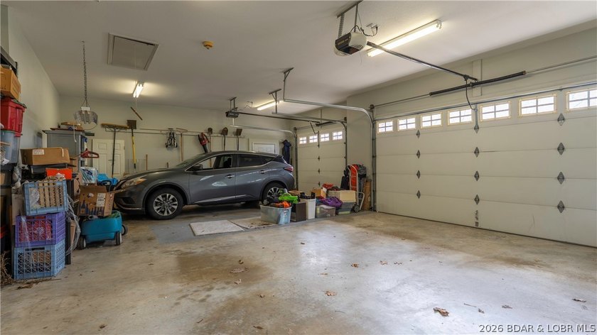 Upon entering this 4 bed nearly 2700sqft one level home, you'll - photo 42