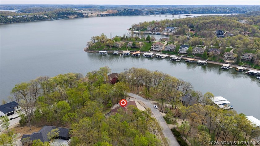 Upon entering this 4 bed nearly 2700sqft one level home, you'll - photo 49