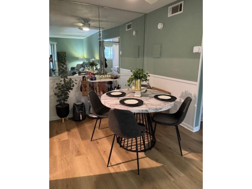 RENOVATIONS COMPLETED and WOW! . New flooring! New paint! New - photo 5