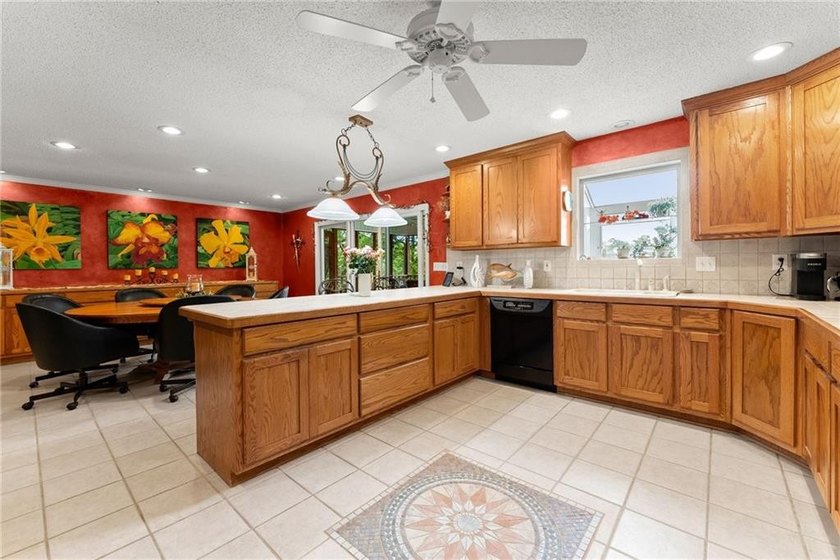 Beautiful Lake Lanier home in sought after Northlake - photo 12