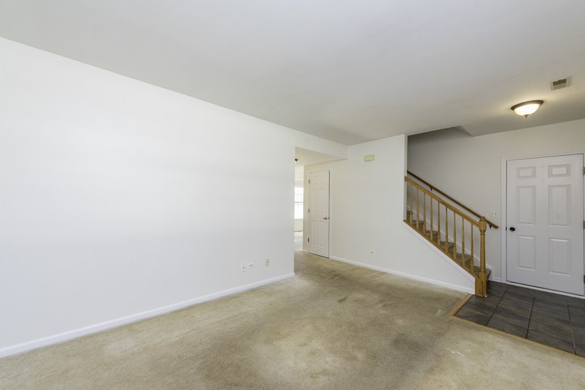 Welcome home to this beautifully maintained and move-in-ready - photo 4