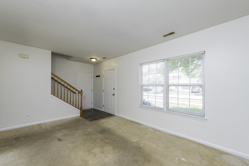 Welcome home to this beautifully maintained and move-in-ready - photo 5