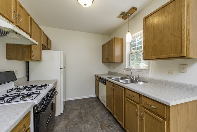 Welcome home to this beautifully maintained and move-in-ready - photo 7