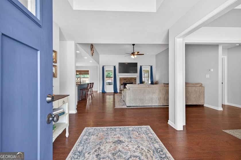 Welcome home to your beautifully maintained 4 bedroom, 3.5 bath - photo 8