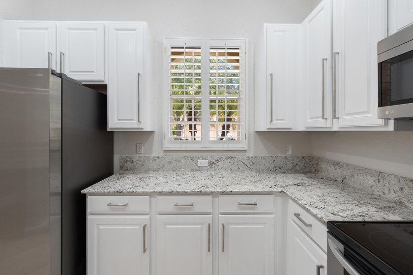 Welcome to this charming CORNER UNIT 2-bedroom, 2-bathroom villa - photo 15