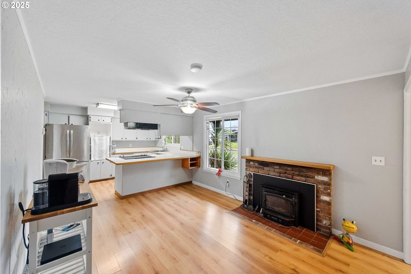 Location, location, location! Single level ranch style home with - photo 15