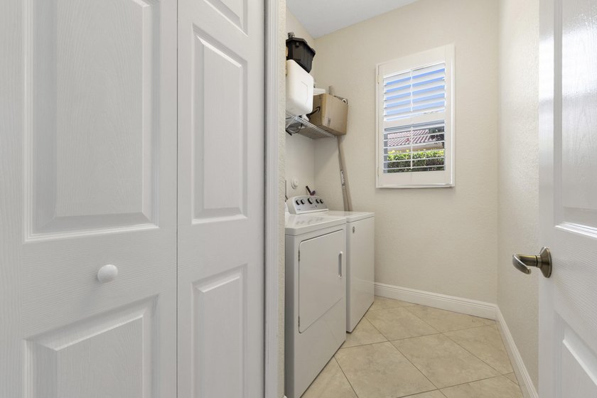 Welcome to this charming CORNER UNIT 2-bedroom, 2-bathroom villa - photo 18