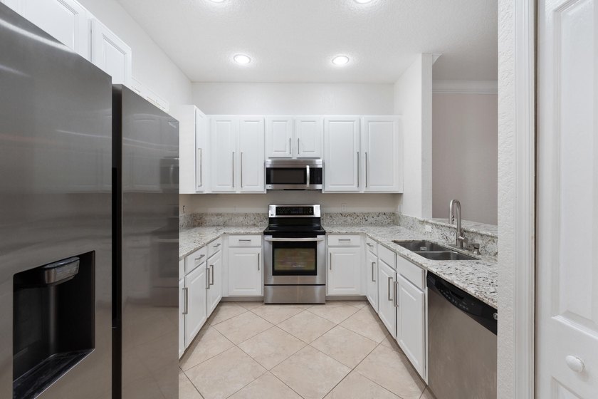 Welcome to this charming CORNER UNIT 2-bedroom, 2-bathroom villa - photo 20