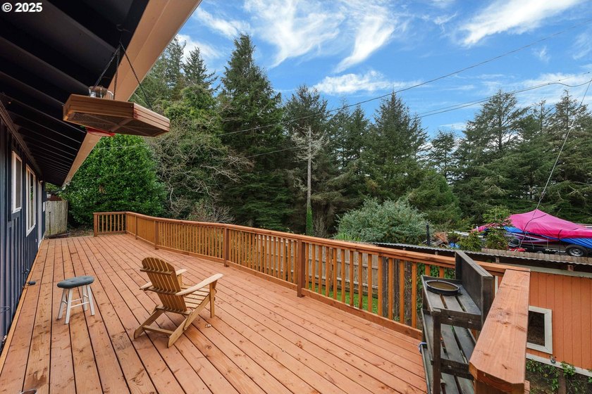 Location, location, location! Single level ranch style home with - photo 26