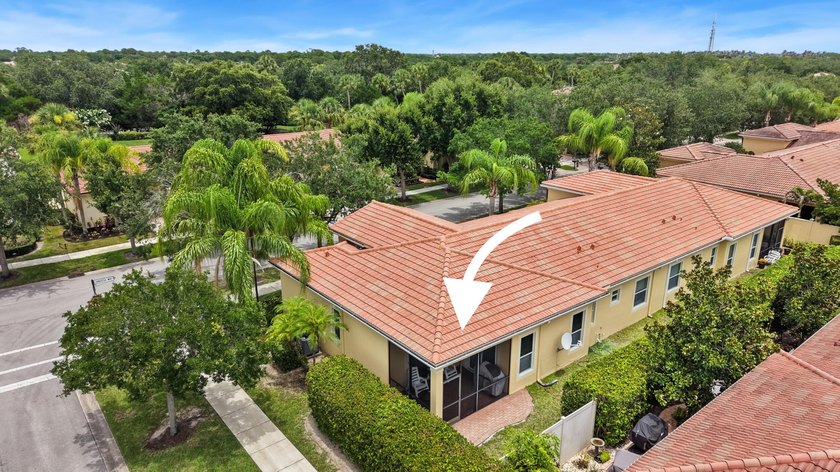 Welcome to this charming CORNER UNIT 2-bedroom, 2-bathroom villa - photo 27
