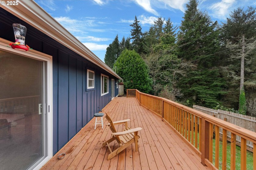 Location, location, location! Single level ranch style home with - photo 27