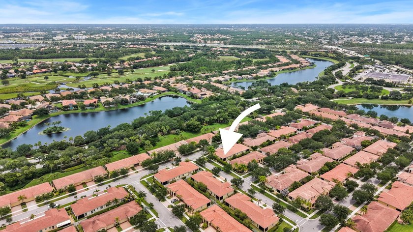 Welcome to this charming CORNER UNIT 2-bedroom, 2-bathroom villa - photo 29