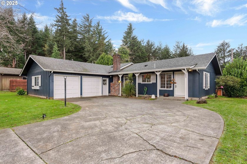 Location, location, location! Single level ranch style home with - photo 29