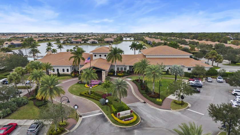 Welcome to this charming CORNER UNIT 2-bedroom, 2-bathroom villa - photo 32