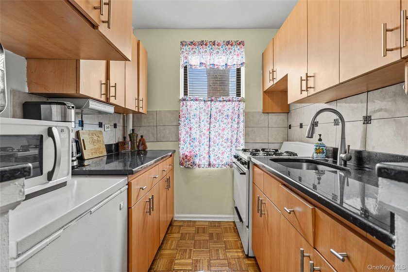 You found it! A real two-bedroom, one bath co-op with a MODERN - photo 9
