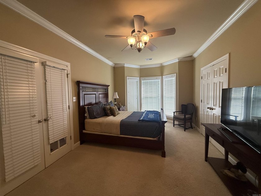 Welcome to this almost 3,000 square foot partially furnished - photo 31