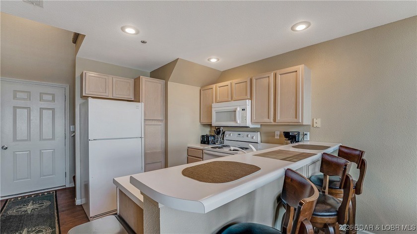 TOP-FLOOR PANORAMIC MAIN CHANNEL VIEWS set this exceptional - photo 5