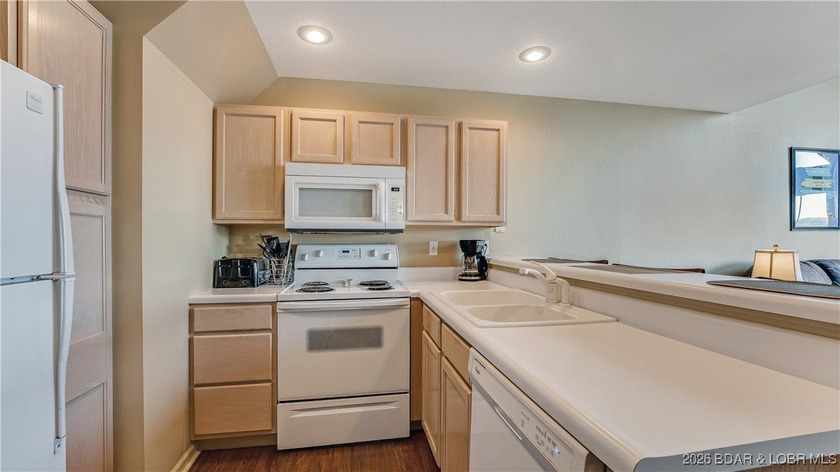 TOP-FLOOR PANORAMIC MAIN CHANNEL VIEWS set this exceptional - photo 6