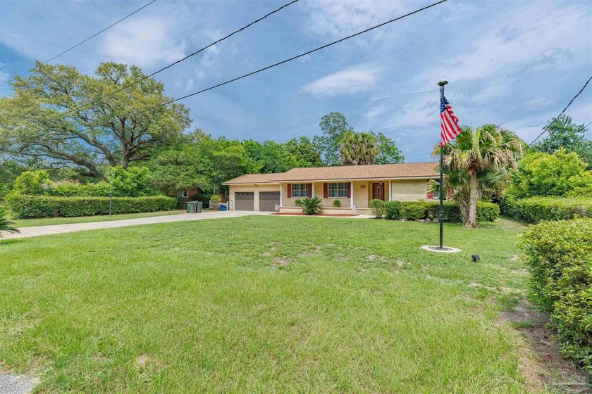 Welcome home to 902 N 75th Avenue, a charming property that - photo 2
