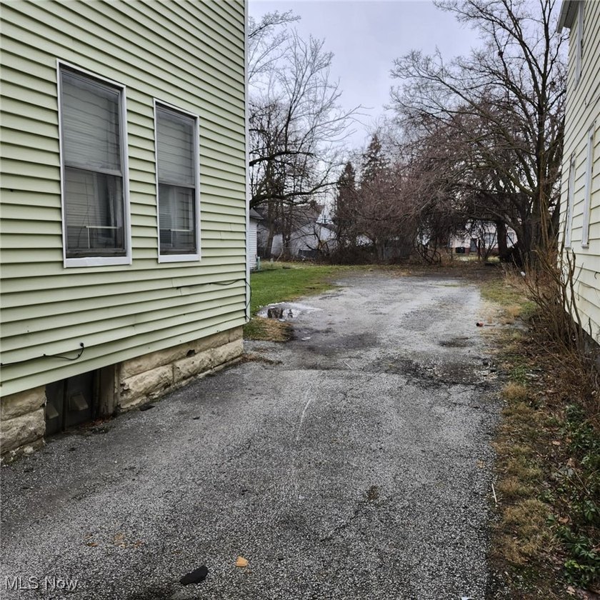 Opportunity awaits with this duplex featuring an upper unit that - photo 4
