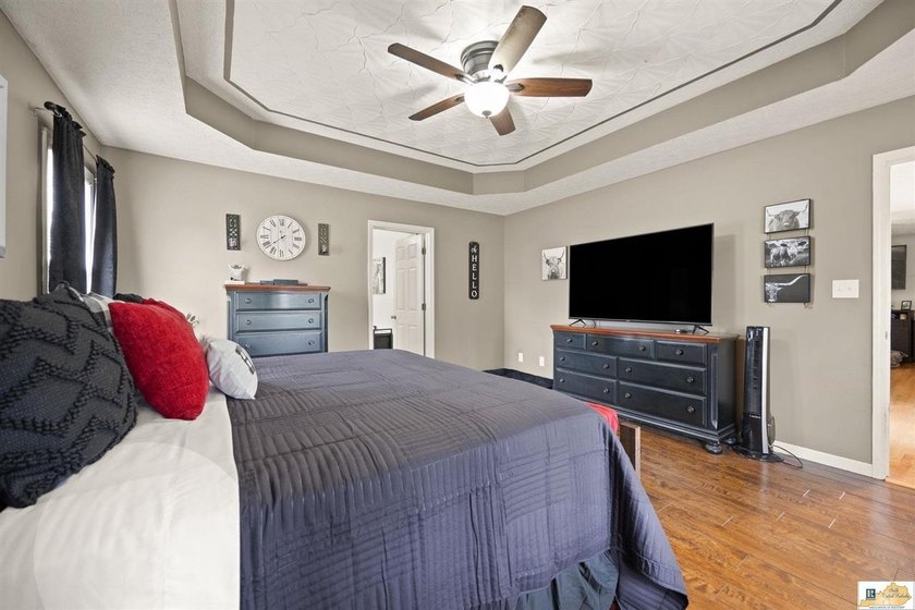 The square footage tells the story. With approximately 3,000 - photo 11