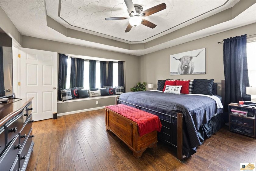 The square footage tells the story. With approximately 3,000 - photo 12