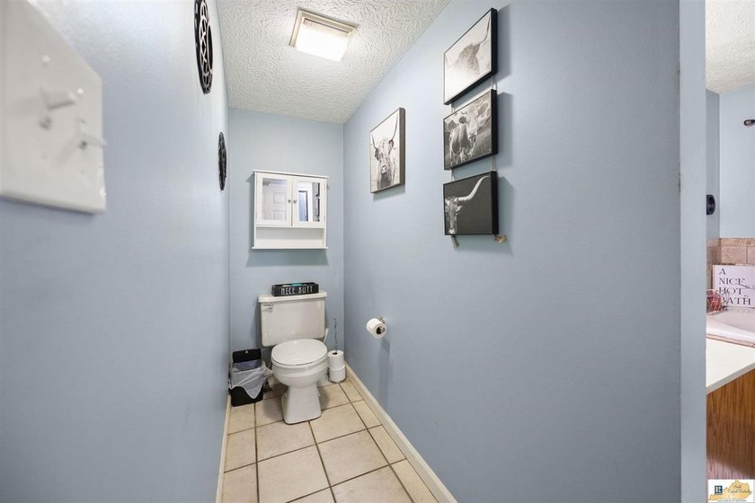 The square footage tells the story. With approximately 3,000 - photo 13