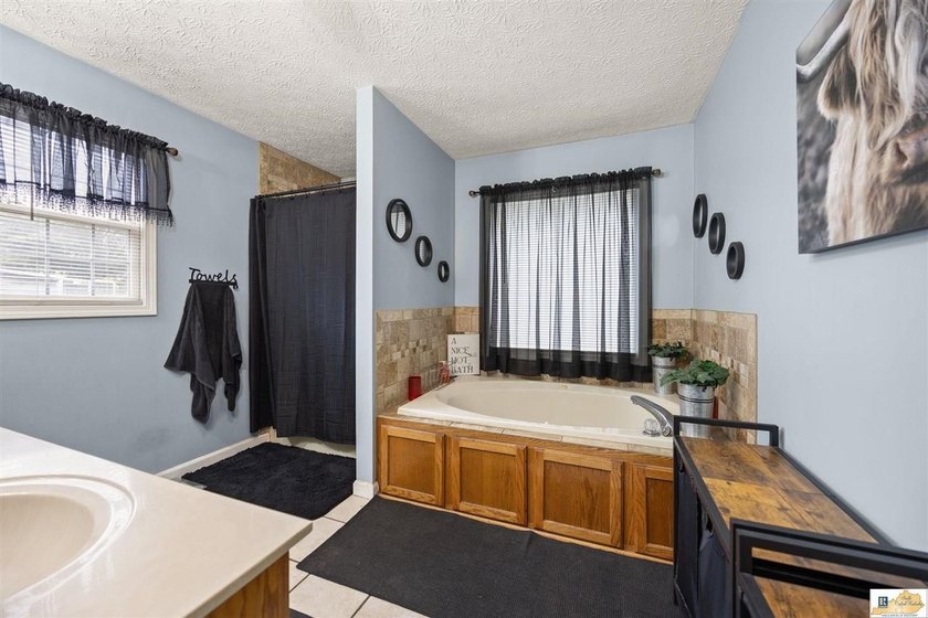 The square footage tells the story. With approximately 3,000 - photo 14