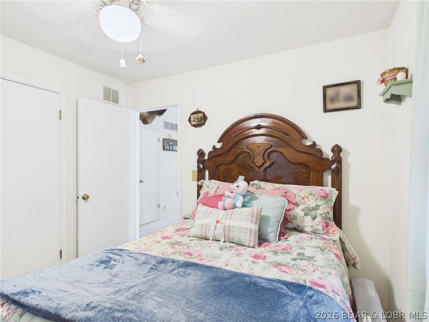 Finding a lakefront property with both great water access and - photo 16
