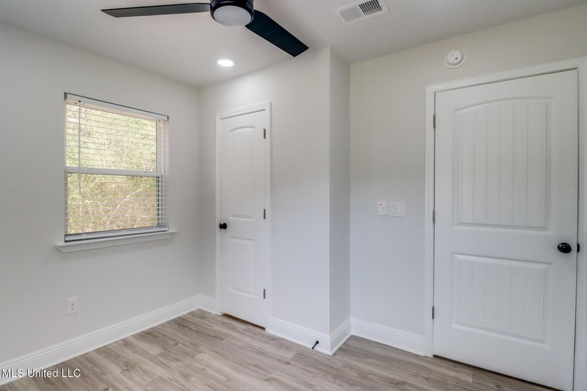 Welcome to your dream home! This beautiful smart home is - photo 16
