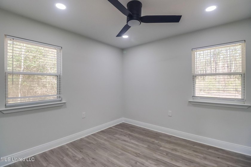 Welcome to your dream home! This beautiful smart home is - photo 17