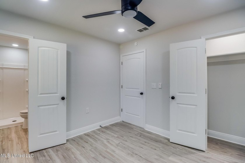 Welcome to your dream home! This beautiful smart home is - photo 18