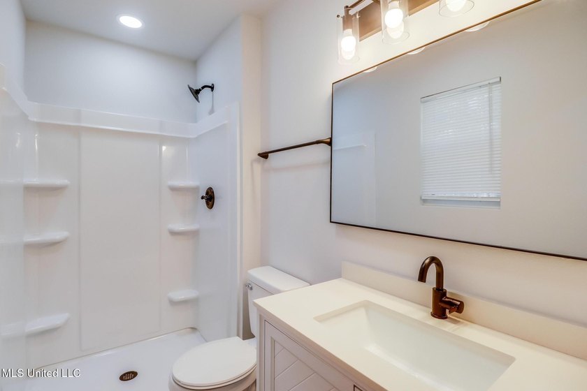 Welcome to your dream home! This beautiful smart home is - photo 19