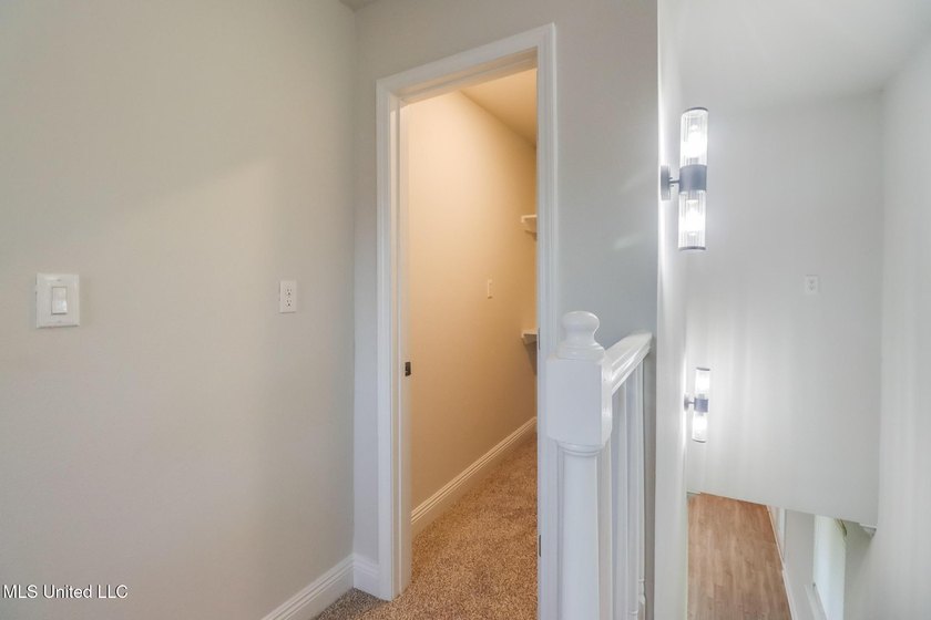Welcome to your dream home! This beautiful smart home is - photo 20