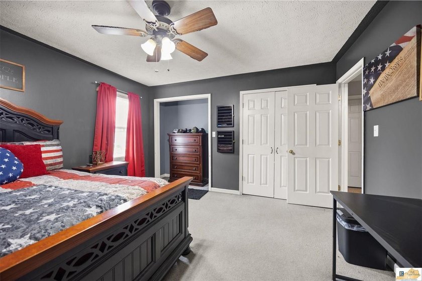 The square footage tells the story. With approximately 3,000 - photo 21